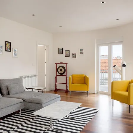 Estrela Skyline Retreat With Terrace Appartement