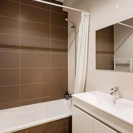 Estrela Skyline Retreat With Terrace Appartement